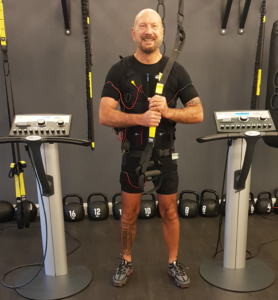 Günstiges-EMS-Training-Hamburg-Erfahrung-im-JustFit-Club-954x1030