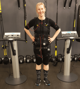 Weniger-Rückenschmerzen-durch-EMS-Training-in-Hamburg-bei-JustFit-Rückenschule-Rückenschmerzen-Training-Rückenübungen